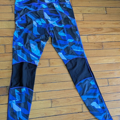 Nike women's sports leggings Dri-Fit size M like new