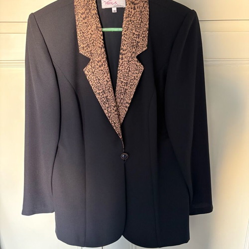 Women's jacket like new, size M, ideal for mature women