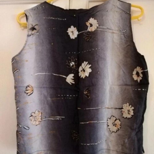 Scherzo sleeveless blouse new, colorful, size large, buttoned front