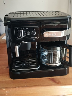 Πολυκαφετιέρα De'Longhi BCO410.1 μεταχειρισμένη, εσπρέσο και φίλτρου με πίεση 15 bar