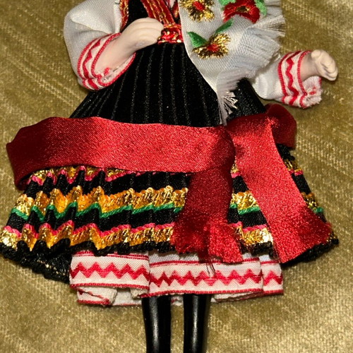 Traditional doll like new, 18cm height