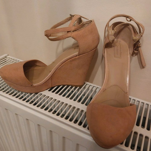 Stradivarius platforms used, size 38, salmon color