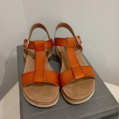 Xti women's sandals like new, size 37, brown
