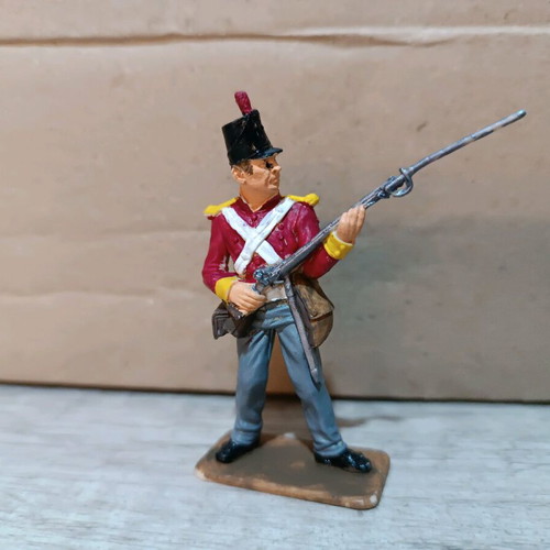 Military figures like new, plastic hand-painted scale 1/32