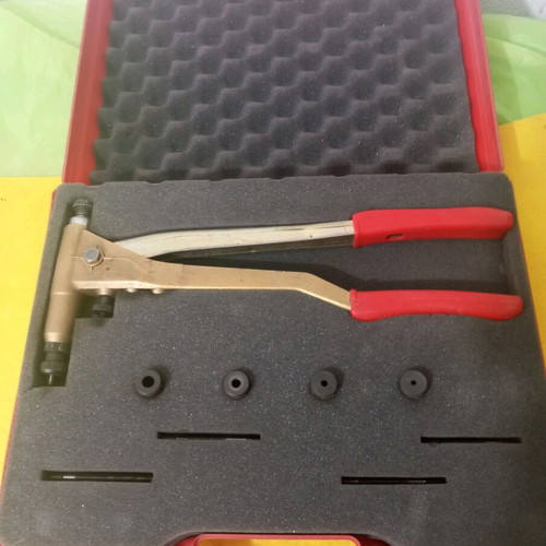 Rivet tool new, intact
