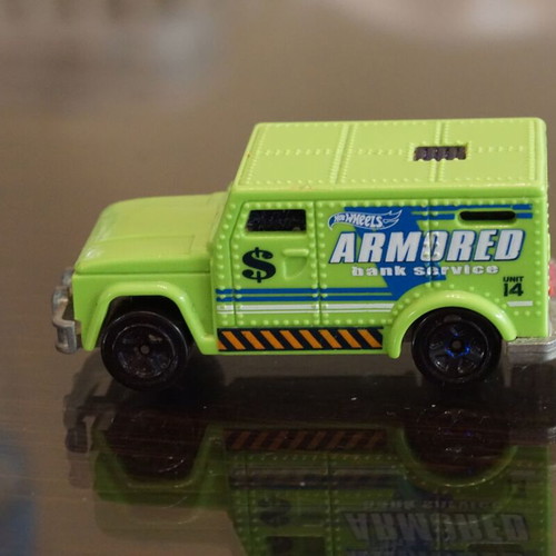 Hot Wheels 16149 Armored Bank Services 1996 toy car used