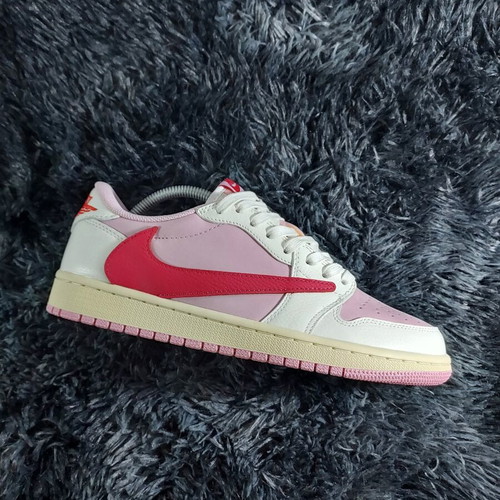Jordan Retro Low OG SP Travis Scott sneakers, pink