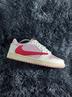 Jordan Retro Low OG SP Travis Scott sneakers, pink