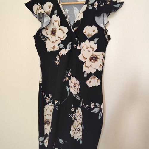 Black floral dress size Large like new