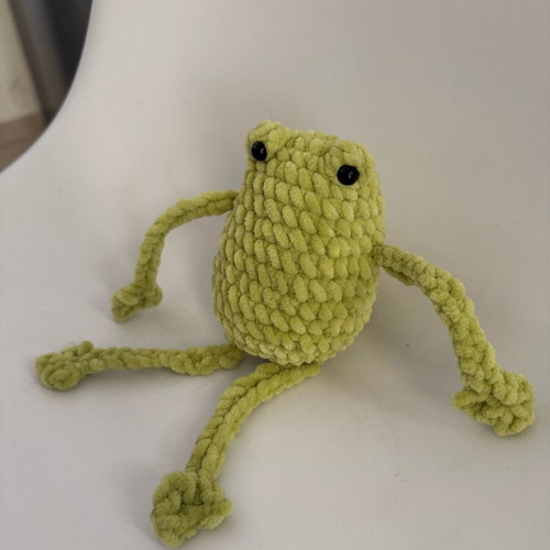 Handmade knitted Pouloukaki frog new