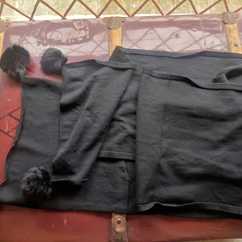 Black scarf like new, dimensions 30x2.20