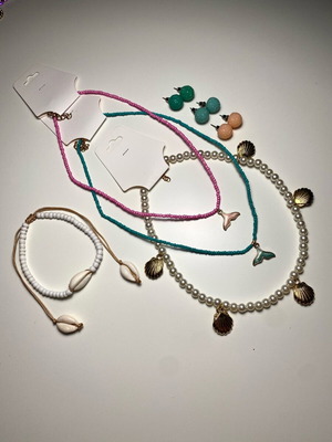 Summer jewelry set new with 3 necklaces, 3 pairs of earrings and bracelet