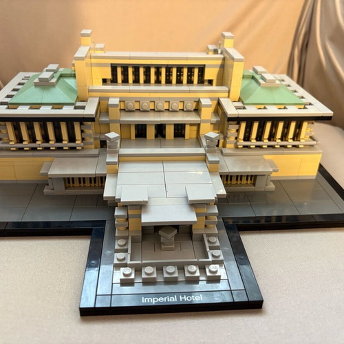 Lego Architecture Imperial Hotel 21017 like new, collectible set 1188 pieces