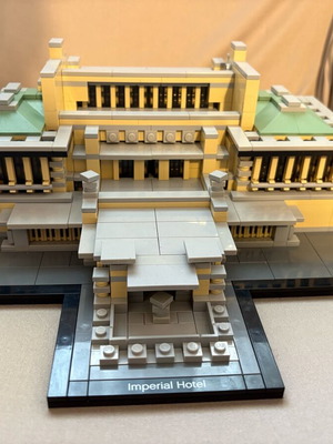 Lego Architecture Imperial Hotel 21017 like new, collectible set 1188 pieces