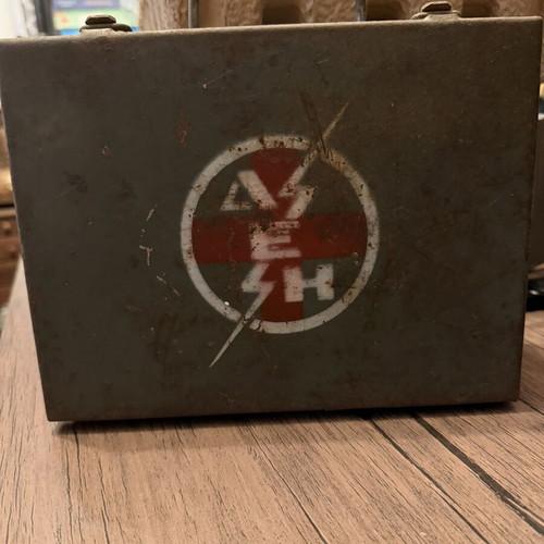 Vintage Metal DEI Vehicle First Aid Kit used