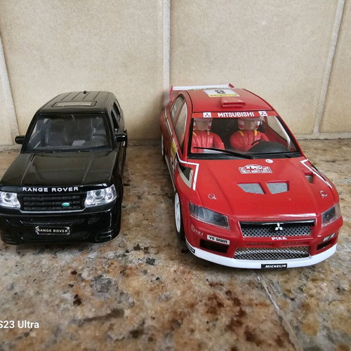 Hornby miniature car set Mitsubishi Lancer WRC and Range Rover Sport like new