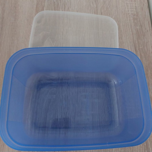 Tupperware container 2.2L new, airtight food storage