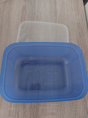 Tupperware container 2.2L new, airtight food storage