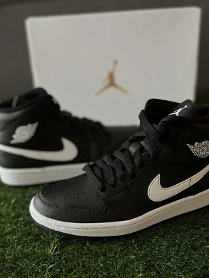 Air Jordan 1 Mid Black/White Athletic Shoes EU 38.5 New