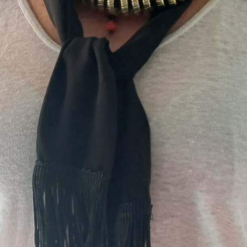 Neck accessory like new (necklace/scarf)