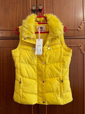 Women's vest size M new