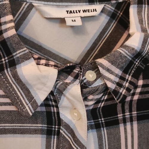 Taily Wiejl shirt medium like new