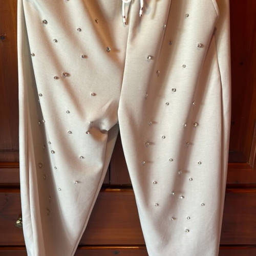 Pants used with elastic waist, one size fits many