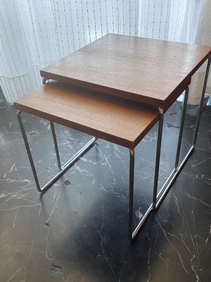 Set of 2 nesting coffee tables used, metal frame and wooden surface