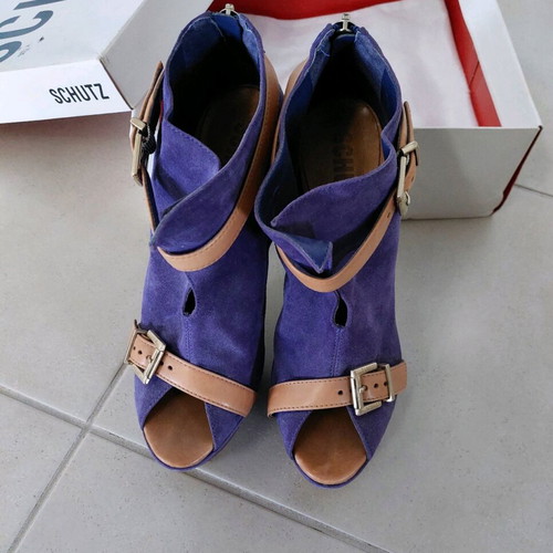 Schutz suede sandals size 39 like new, blue and purple