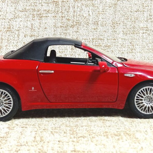 Alfa Romeo Spider NOREV 1/18 model car like new without box