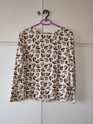 Cream H&M blouse with chameleon print, like new
