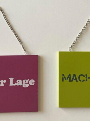 Wooden decorative frames like new, fuchsia and green with German messages