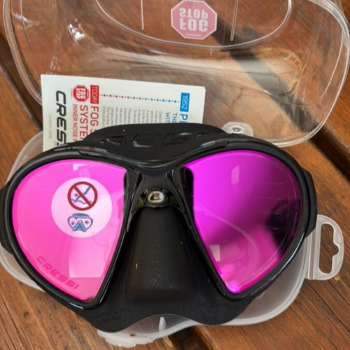 Cressi Zeus diving mask with black iridium fog stop lens