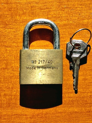 Vintage Stahlhart Padlock like new, gold-silver