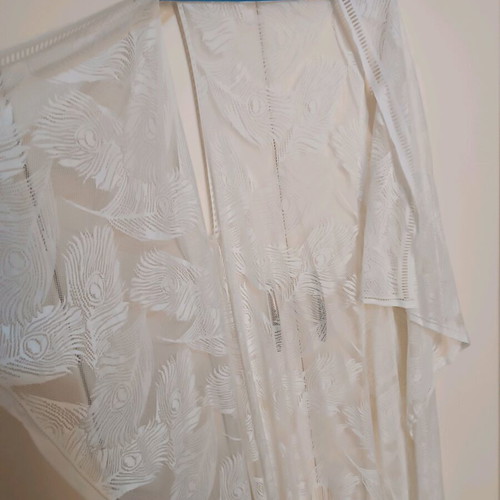 White caftan like new with lace and fringes