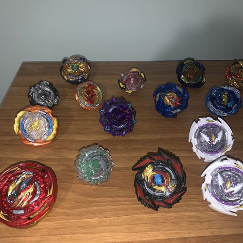 Beyblade Burst collection like new, 19 pieces with Wii game