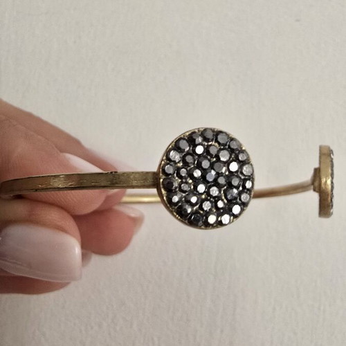 Parfois adjustable bracelet and earrings set like new, black and gold