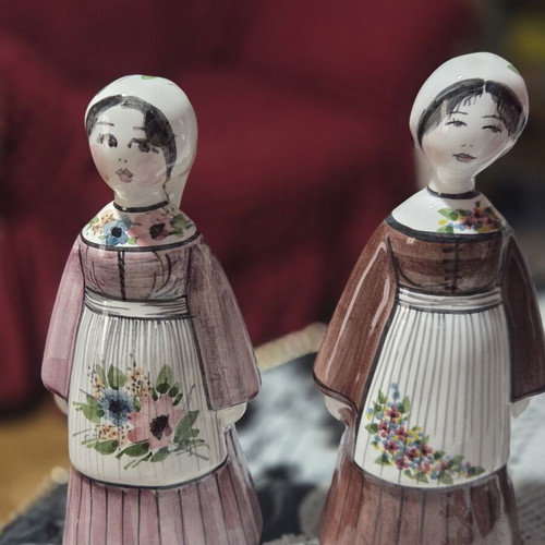 Set of 2 clay figurines with traditional Greek mothers, about 18cm