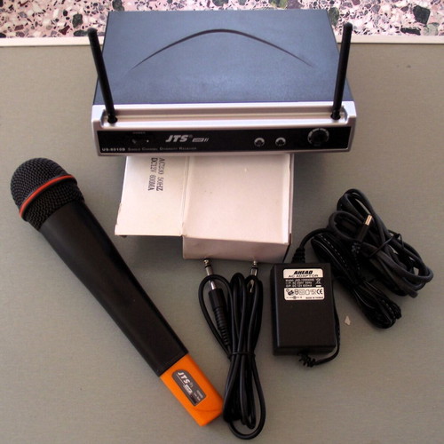 JTS US-8010D MH-700D wireless microphone like new for voice and singing