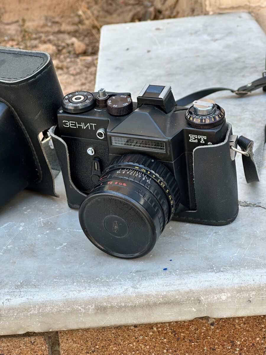 Zenit ET camera with Helios 44-2 58mm… - € 90,00 - Vendora.cy