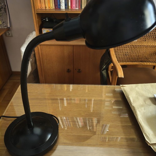 Desk lamp with flexible arm like new