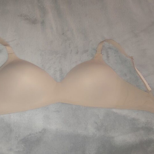 Triumph Body Make-Up Soft Touch wireless bra, size 75C