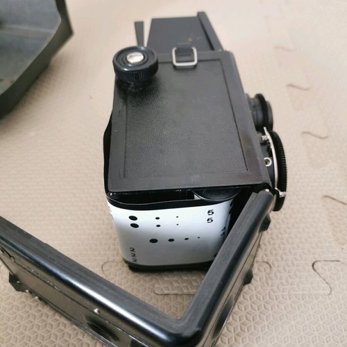 Lubitel 2 camera used with damages and broken base
