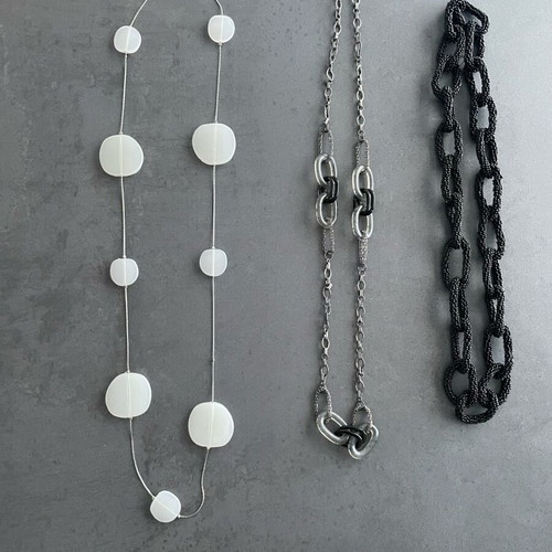 Necklaces set of 16 in various lengths and colors like new
