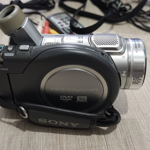 Sony Handycam DCR-DVD505E vintage video camera used with original box
