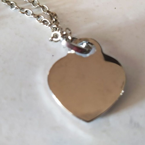 Sony Ericsson metal pendant like new heart-shaped with chain