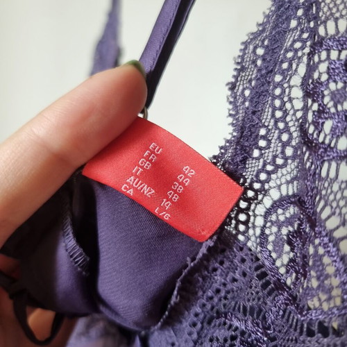 Triumph nightgown like new, size 42, purple