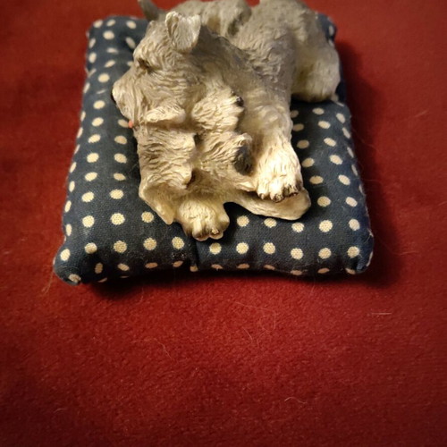 Decorative pillow with dogs used