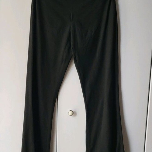 Yoga pants like new, size S-M, black, low waist flare