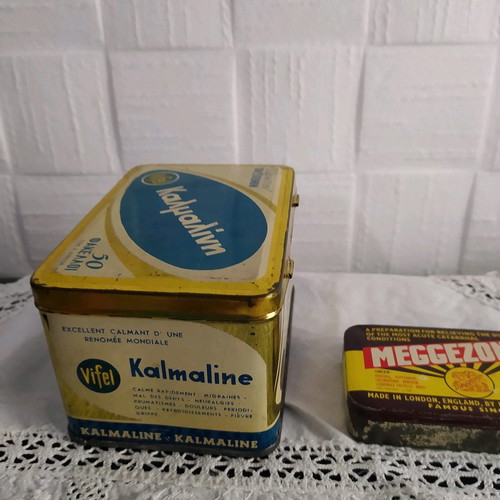 Vintage metal box Kalmalini and Meggezones used, pack